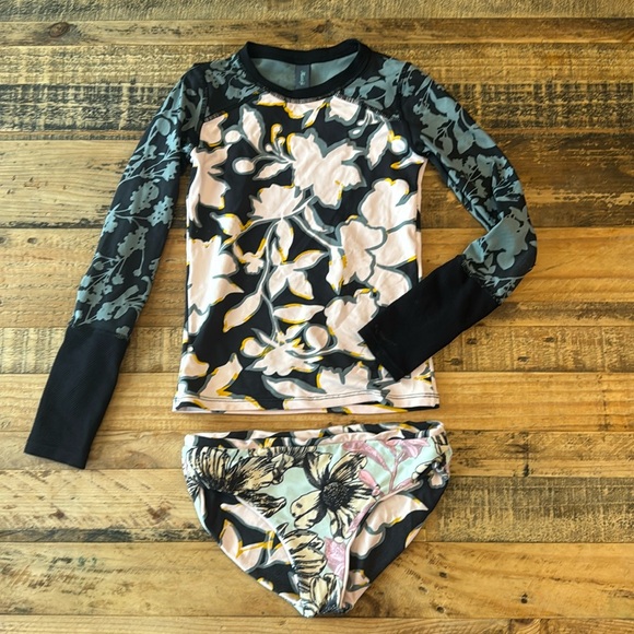 Maaji rash guard bathing suit with reversible bottoms size 6 - Picture 2 of 9